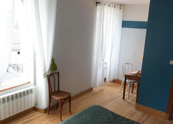 Au Coq Bleu Πανσιόν Mareugheol