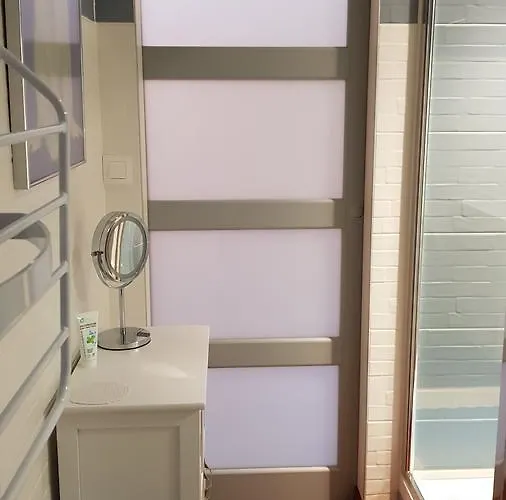 Au Coq Bleu Πανσιόν